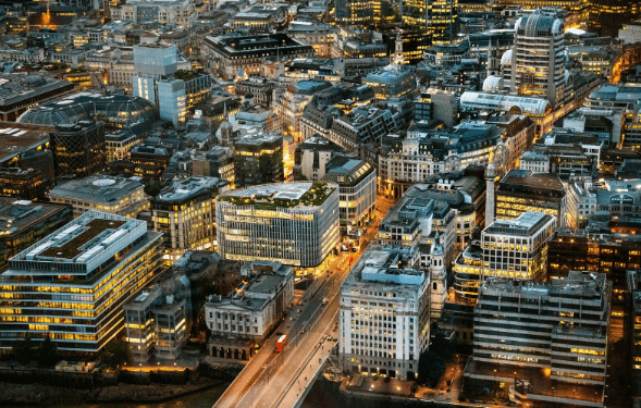 Urban Exploration: Embracing Vibrant City Life in the United Kingdom - SimCorner®