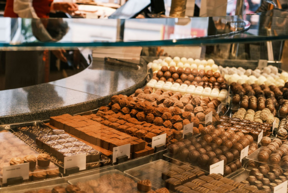 Delving into History: Educational Swiss Chocolate Tours for Enthusiasts