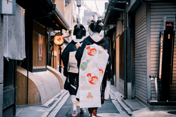 Kyoto Uncovered: A Travel Guide to the Heart of Japanese Tradition and Modernity